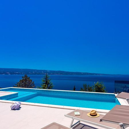 Villa Belvedere With Heated Pool, Billiards, Media Room, Sea Views,10 Pax 오미스 외부 사진