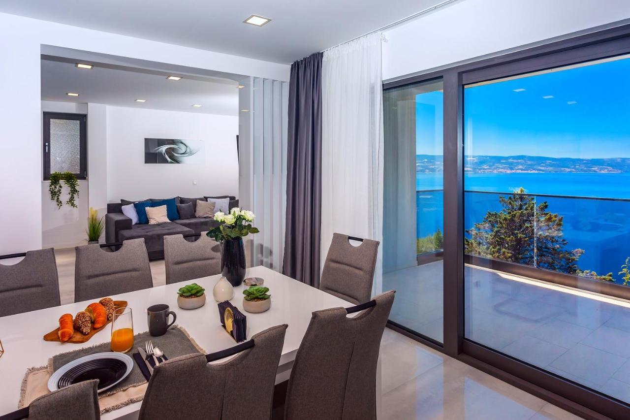Villa Belvedere With Heated Pool, Billiards, Media Room, Sea Views,10 Pax 오미스 외부 사진