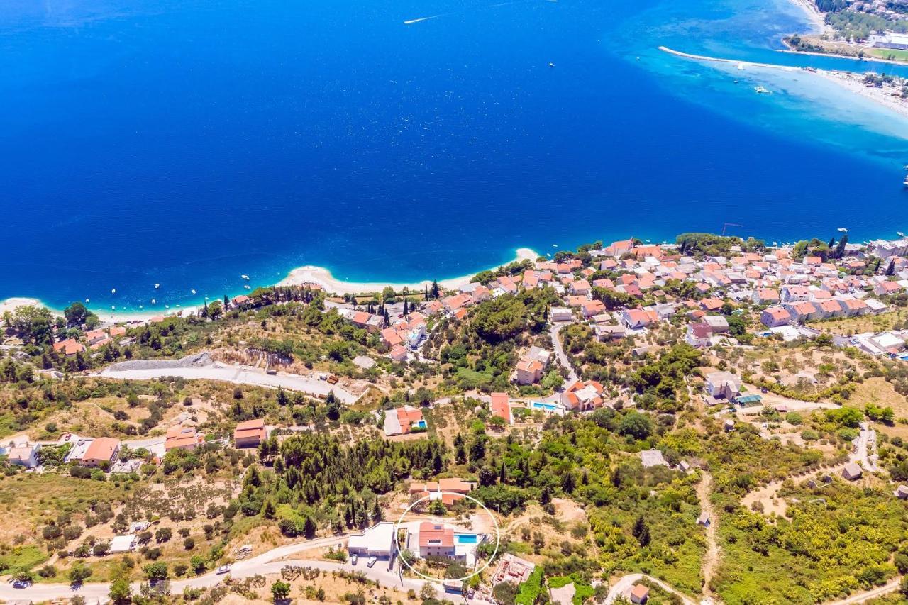 Villa Belvedere With Heated Pool, Billiards, Media Room, Sea Views,10 Pax 오미스 외부 사진