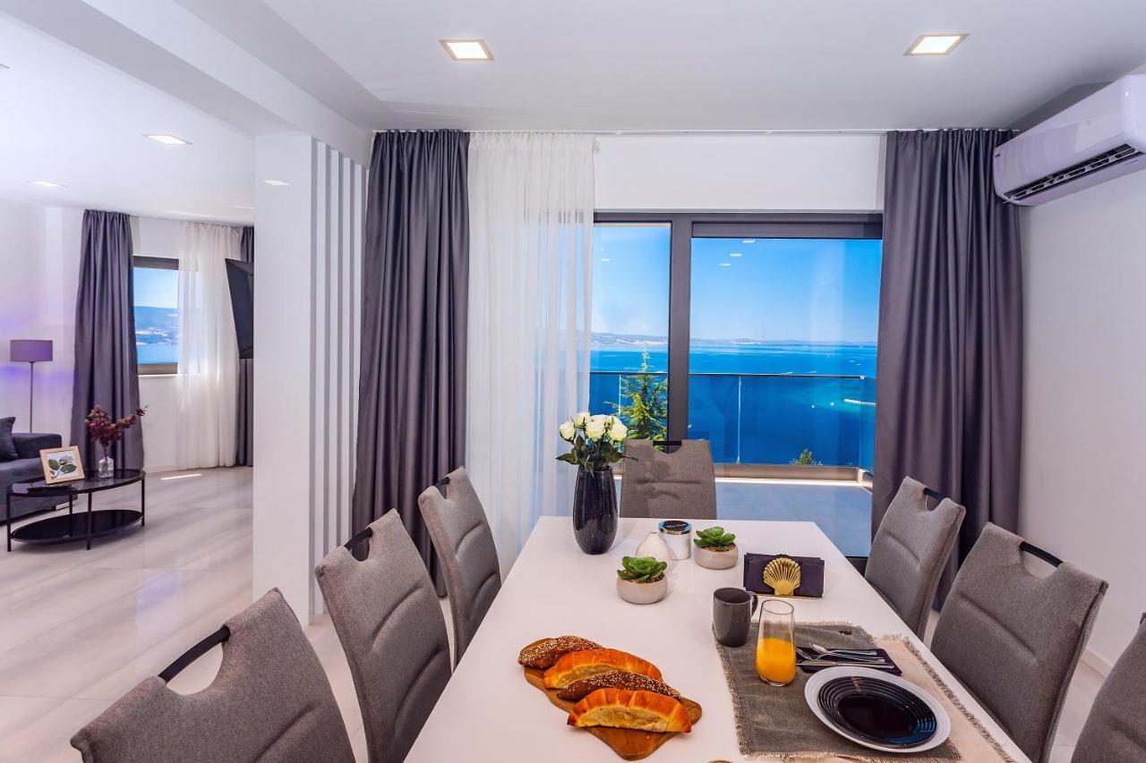 Villa Belvedere With Heated Pool, Billiards, Media Room, Sea Views,10 Pax 오미스 외부 사진