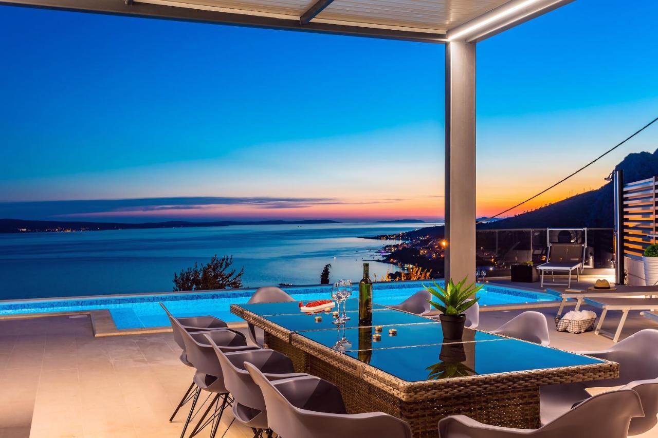 Villa Belvedere With Heated Pool, Billiards, Media Room, Sea Views,10 Pax 오미스 외부 사진