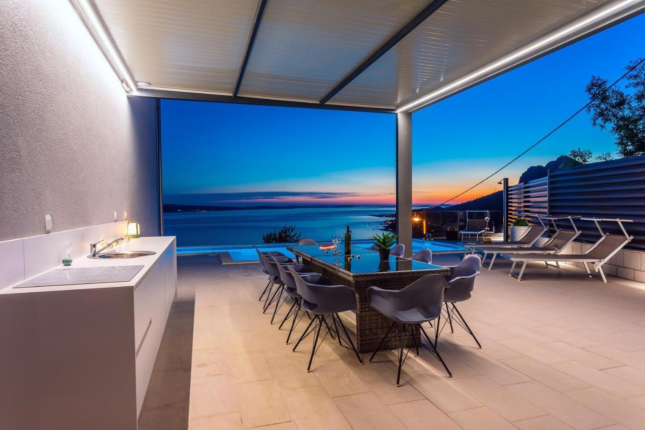 Villa Belvedere With Heated Pool, Billiards, Media Room, Sea Views,10 Pax 오미스 외부 사진