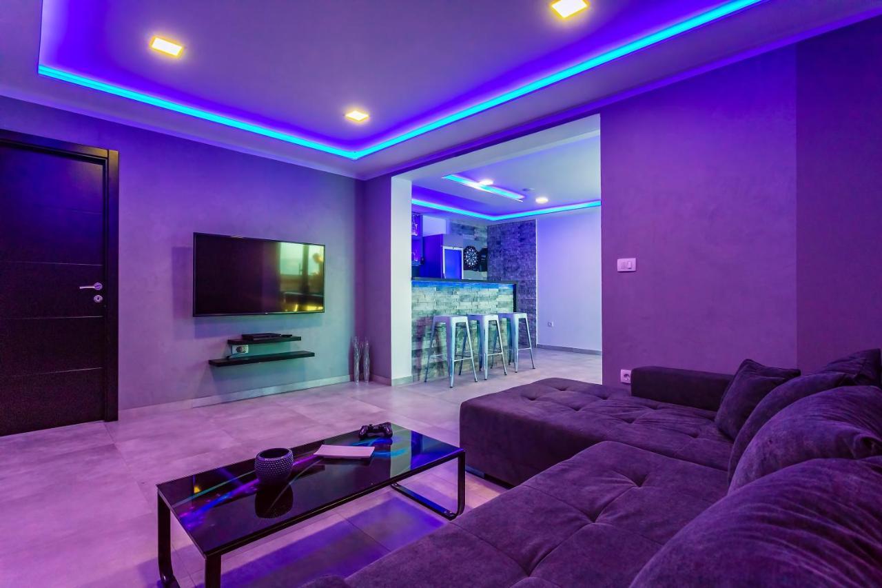 Villa Belvedere With Heated Pool, Billiards, Media Room, Sea Views,10 Pax 오미스 외부 사진