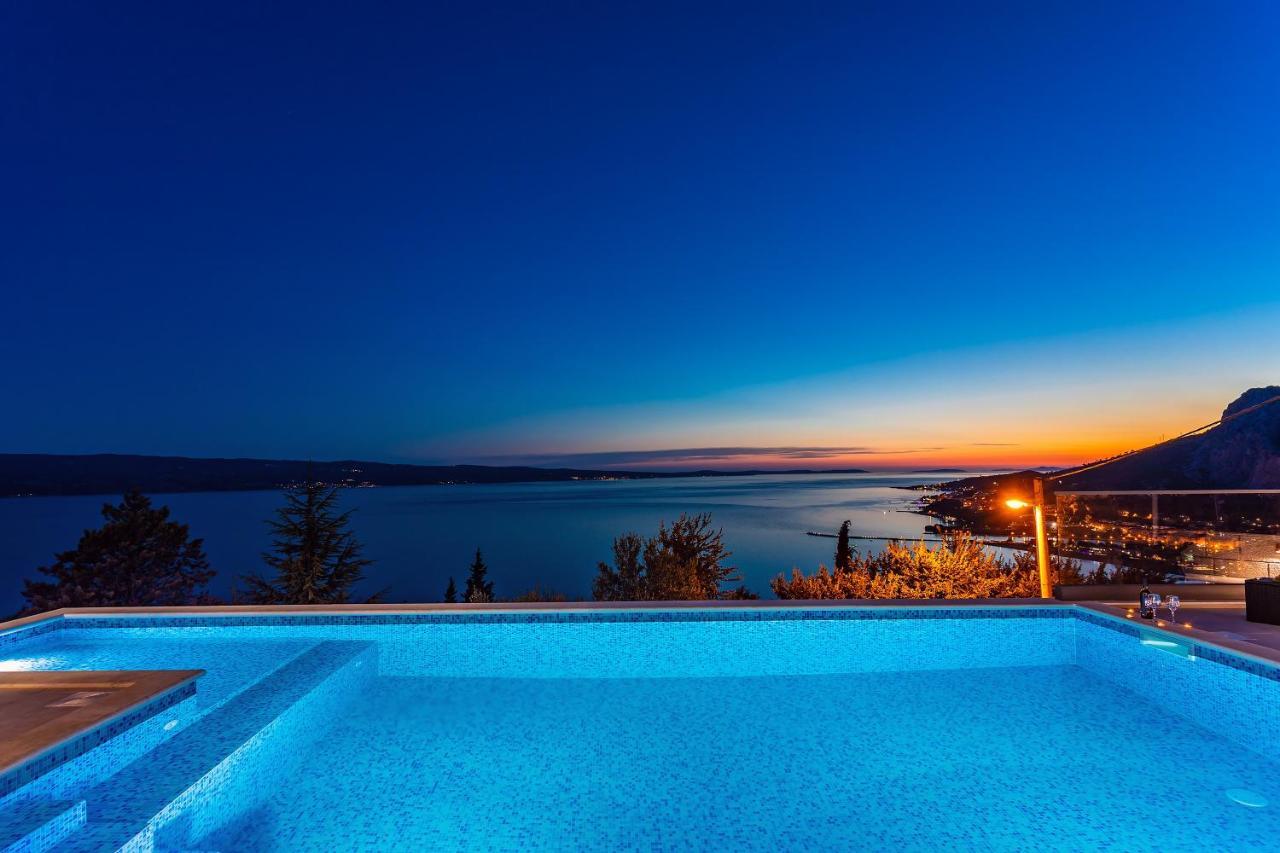 Villa Belvedere With Heated Pool, Billiards, Media Room, Sea Views,10 Pax 오미스 외부 사진