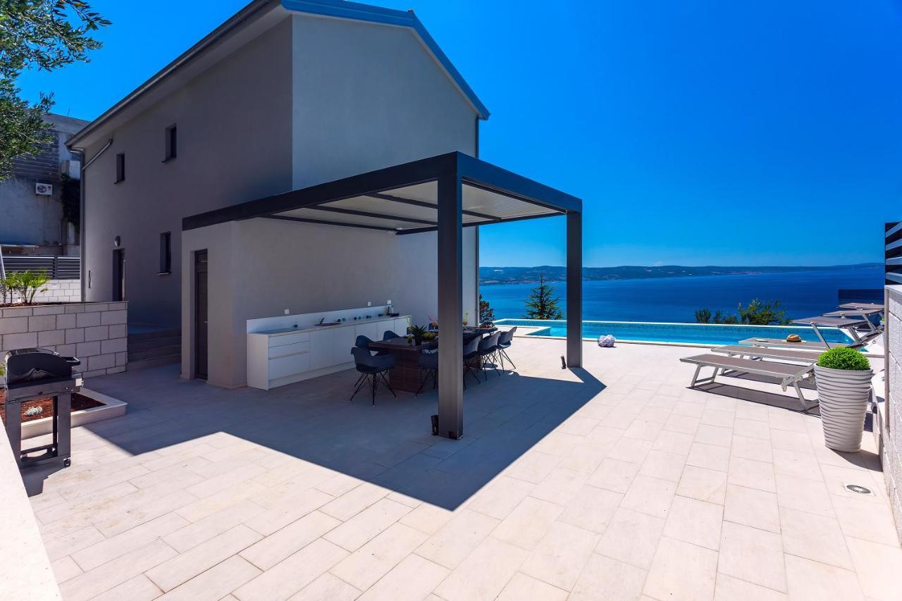 Villa Belvedere With Heated Pool, Billiards, Media Room, Sea Views,10 Pax 오미스 외부 사진
