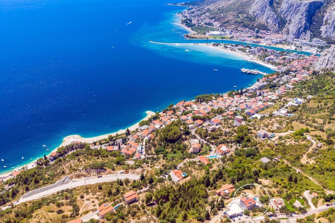 Villa Belvedere With Heated Pool, Billiards, Media Room, Sea Views,10 Pax 오미스 외부 사진