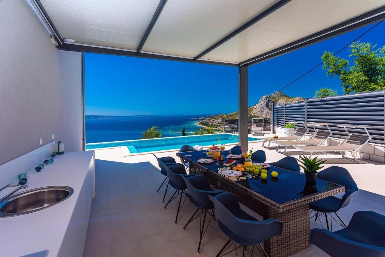 Villa Belvedere With Heated Pool, Billiards, Media Room, Sea Views,10 Pax 오미스 외부 사진