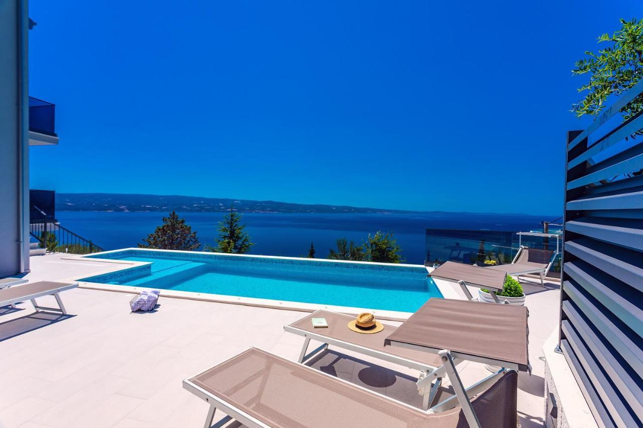 Villa Belvedere With Heated Pool, Billiards, Media Room, Sea Views,10 Pax 오미스 외부 사진