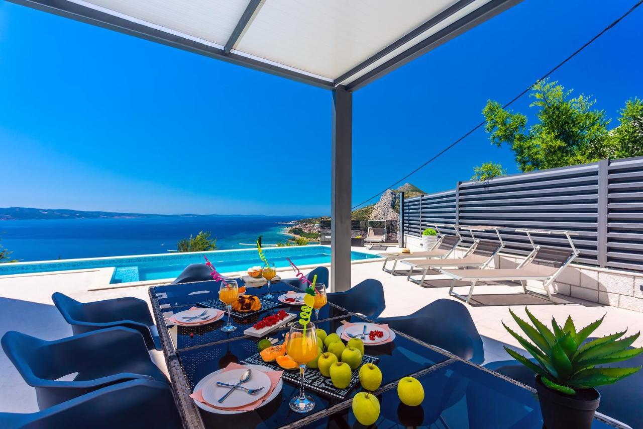 Villa Belvedere With Heated Pool, Billiards, Media Room, Sea Views,10 Pax 오미스 외부 사진